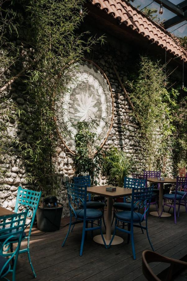 Bed Station Hostel & Bar Шкодер Экстерьер фото
