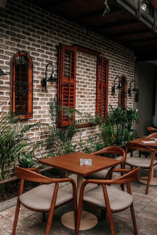 Bed Station Hostel & Bar Шкодер Экстерьер фото