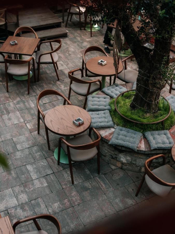Bed Station Hostel & Bar Шкодер Экстерьер фото