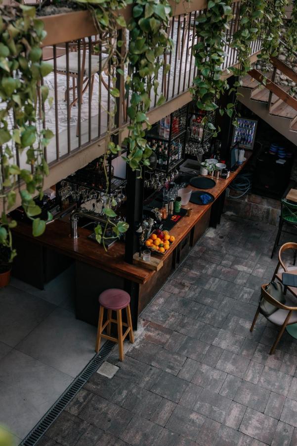 Bed Station Hostel & Bar Шкодер Экстерьер фото