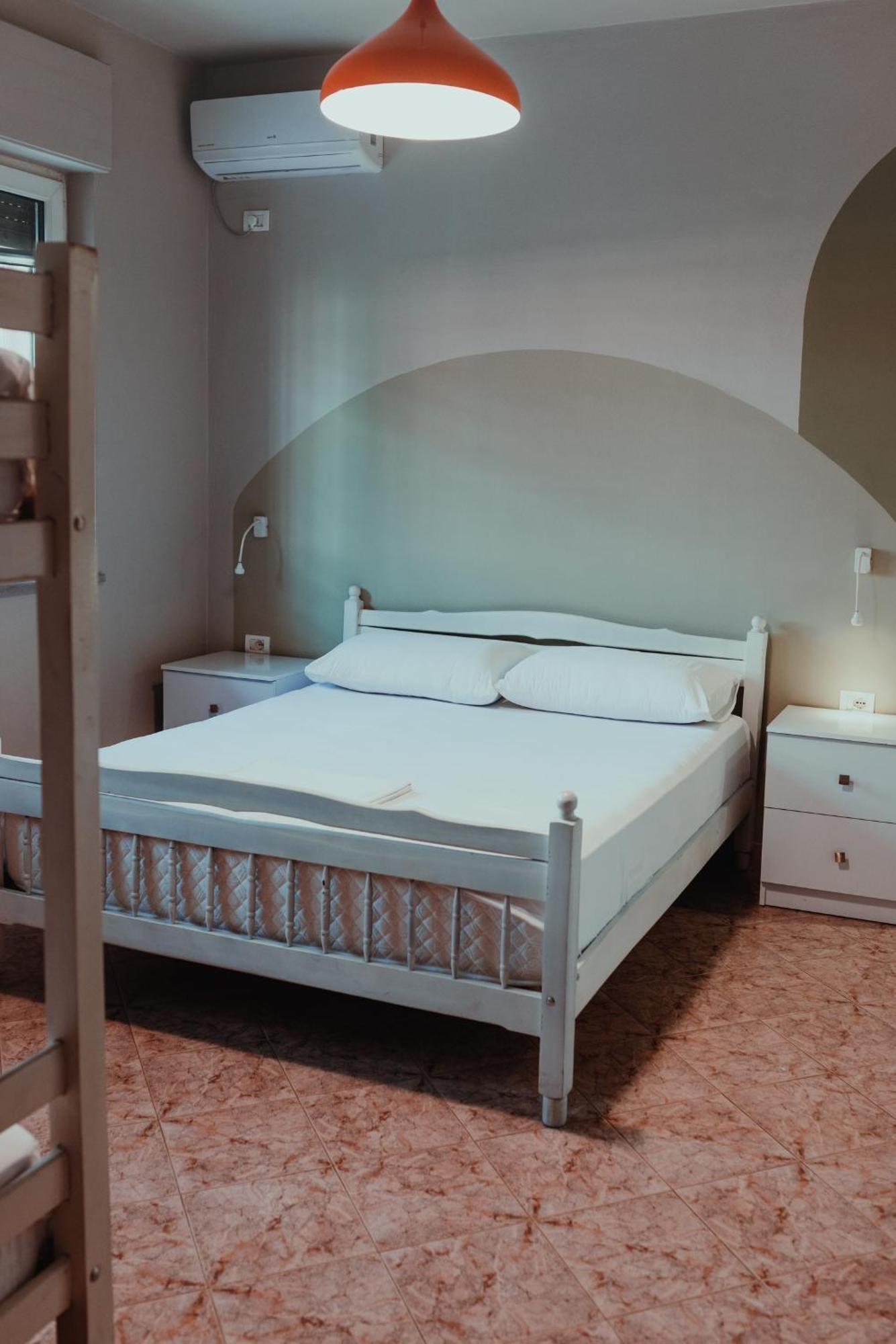 Bed Station Hostel & Bar Шкодер Экстерьер фото